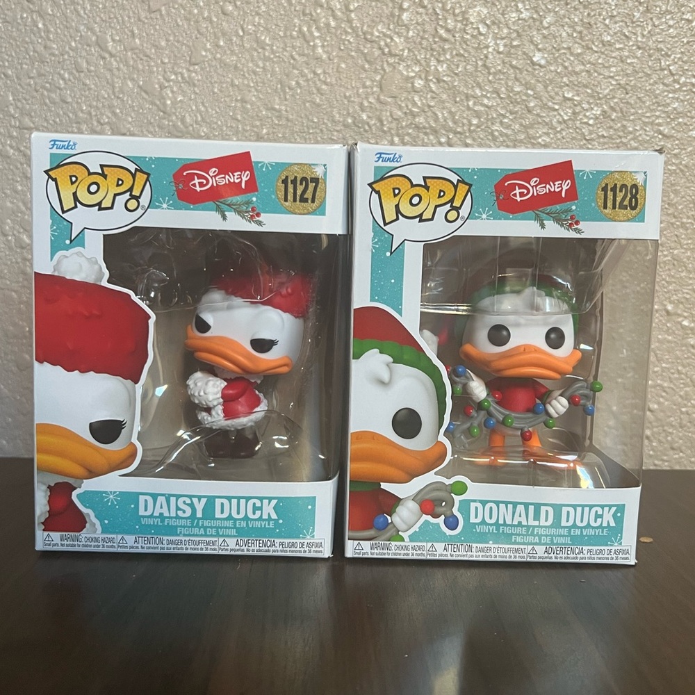 Christmas Daisy & Donald Duck Funko Pops!
